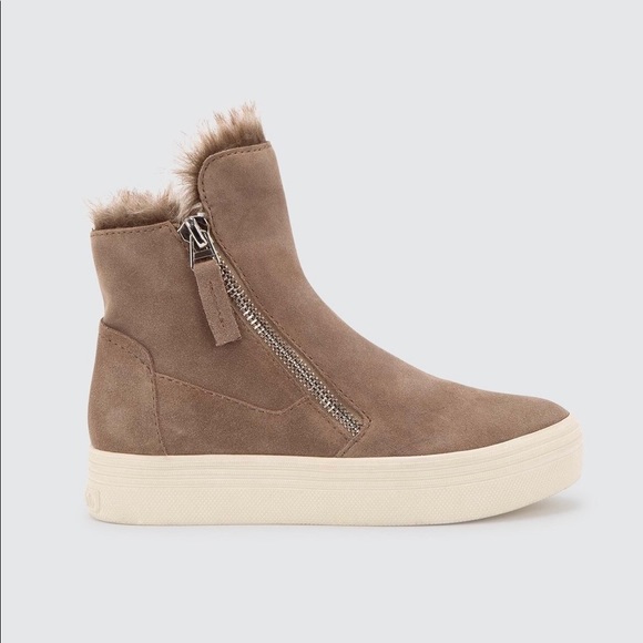 💫SOLD💫Dolce Vita Sneaker Boot - Picture 2 of 3